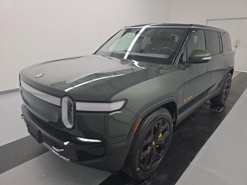 2023 Rivian R1S Adventure