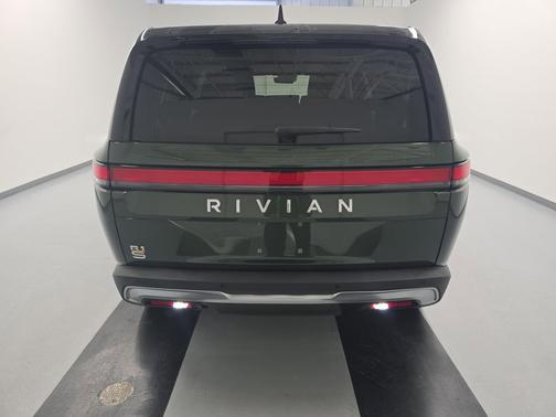 2023 Rivian R1S Adventure