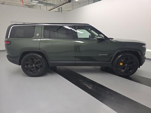 2023 Rivian R1S Adventure