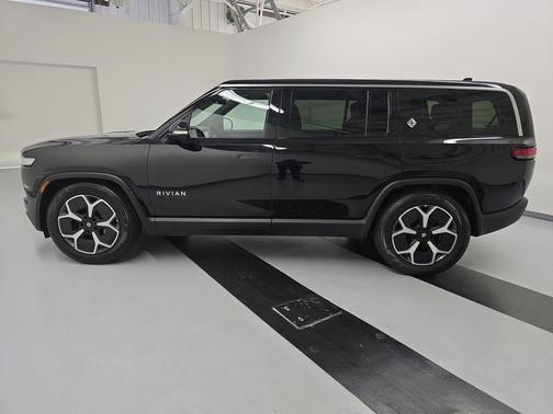 2023 Rivian R1S Adventure