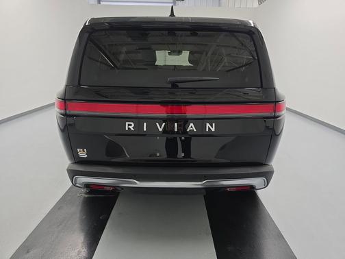 2023 Rivian R1S Adventure