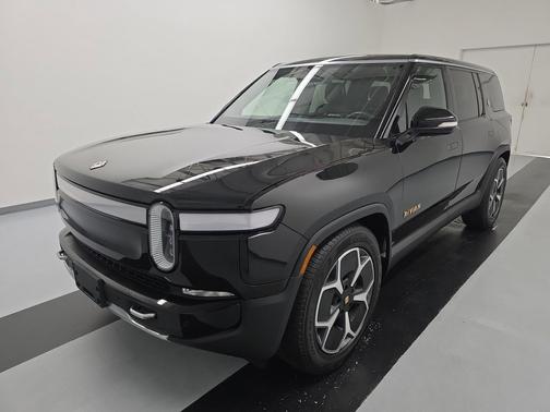 2023 Rivian R1S Adventure