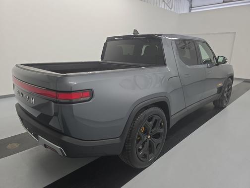 2023 Rivian R1T Adventure Quad Motor Large Pack