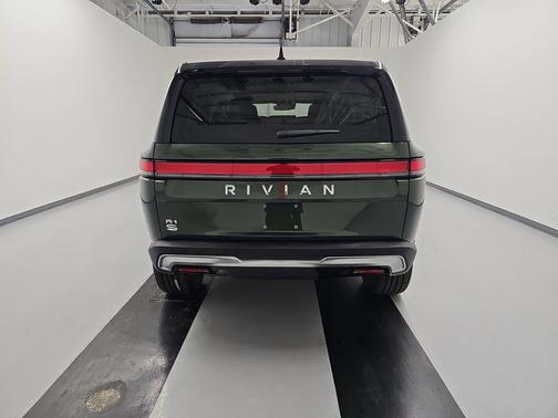 Forest Green paint 2025 Rivian R1S Adventure trim