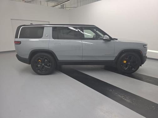 2023 Rivian R1S Adventure