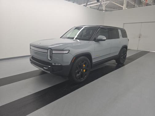 2023 Rivian R1S Adventure
