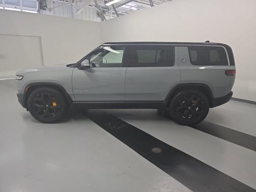 2023 Rivian R1S Adventure