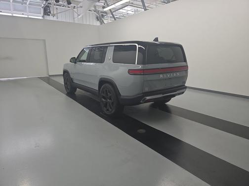 2023 Rivian R1S Adventure