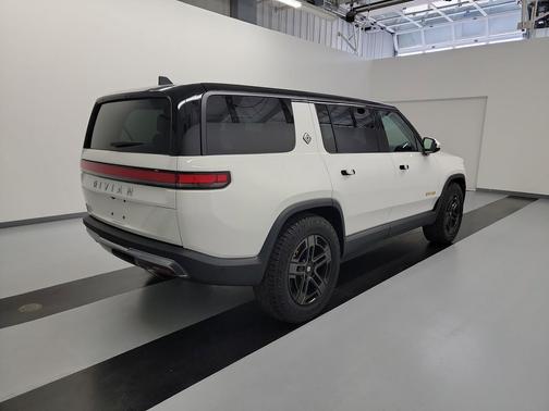 2023 Rivian R1S Adventure
