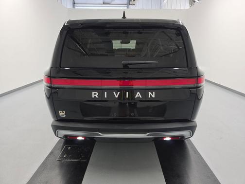 2023 Rivian R1S Adventure