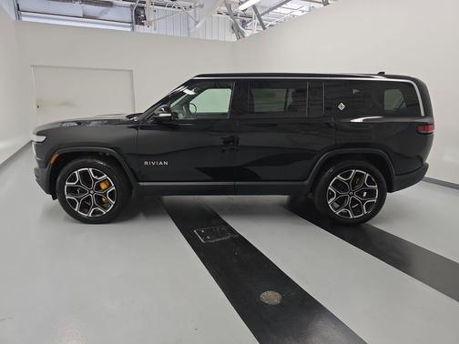 2023 Rivian R1S Adventure