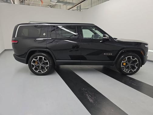 2023 Rivian R1S Adventure