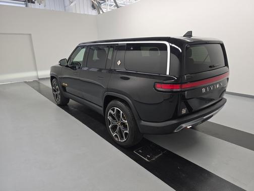 2023 Rivian R1S Adventure