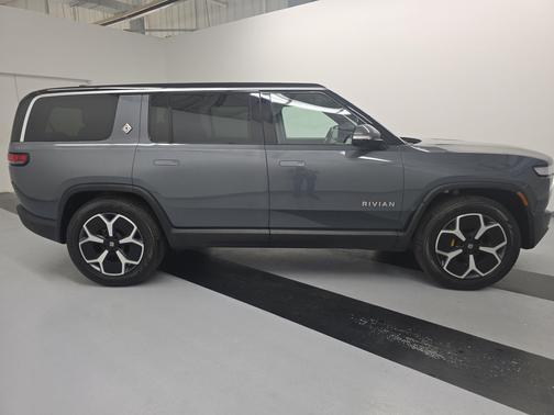 El Cap Granite 2024 Rivian R1S Adventure Quad Motor Large Pack