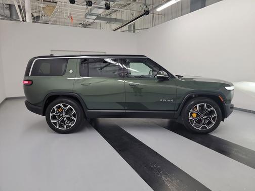 2023 Rivian R1S Adventure