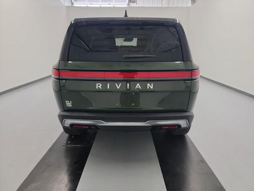 2023 Rivian R1S Adventure