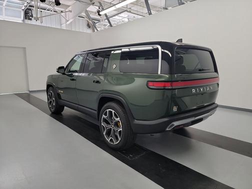 2023 Rivian R1S Adventure