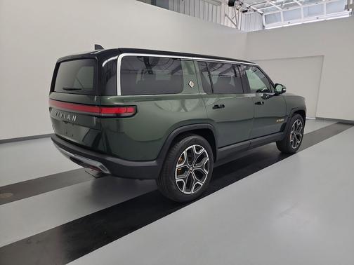 2023 Rivian R1S Adventure