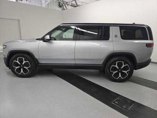 LA Silver 2024 Rivian R1S Adventure Package