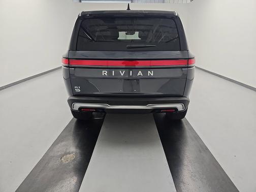 El Cap Granite 2024 Rivian R1S Adventure Package
