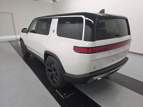 2024 Rivian R1S Adventure Quad Motor Large Pack