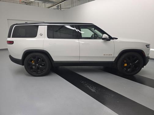 2024 Rivian R1S Adventure Quad Motor Large Pack