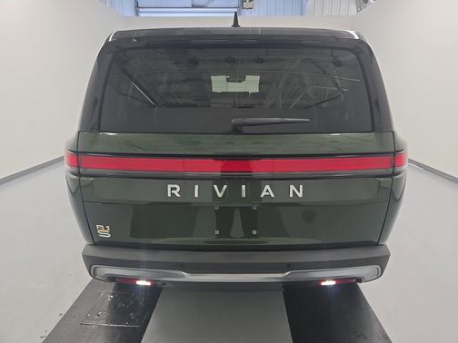 2023 Rivian R1S Adventure