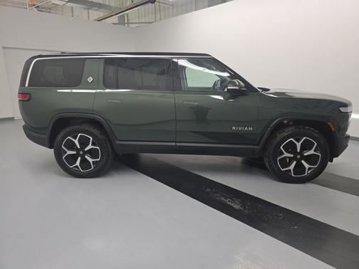 2023 Rivian R1S Adventure
