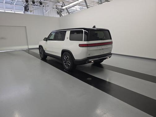 2024 Rivian R1S Adventure Quad Motor Large Pack