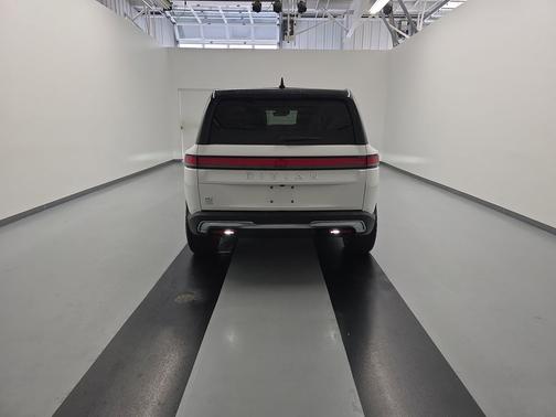 2024 Rivian R1S Adventure Quad Motor Large Pack