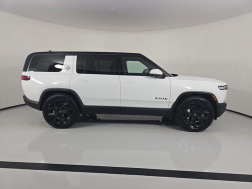 2025 Rivian R1S Adventure trim