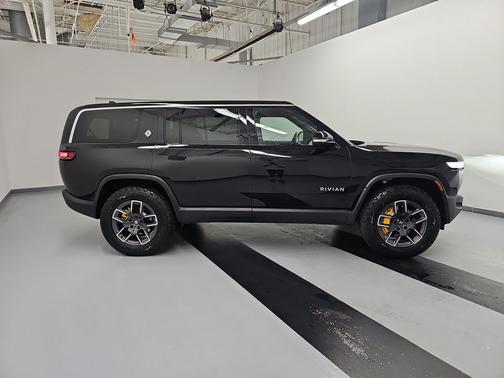 Midnight 2023 Rivian R1S Adventure