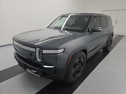 2023 Rivian R1S Adventure