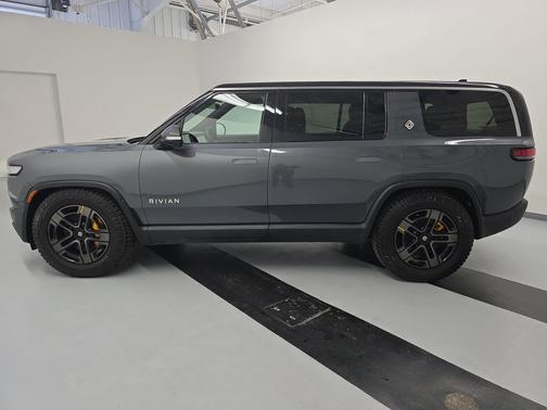 2023 Rivian R1S Adventure