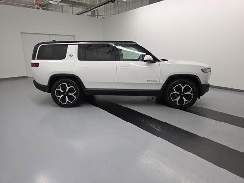 2024 Rivian R1S Adventure Package