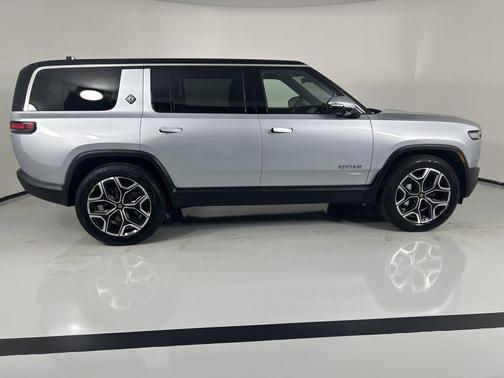 2025 Rivian R1S Adventure trim
