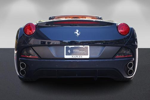 Nuovo Blu Pozzi 2011 Ferrari California