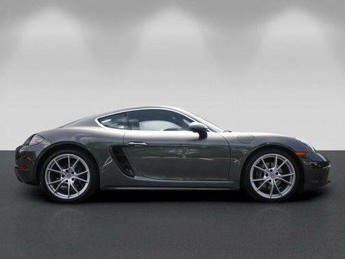 Aventurine Green Metallic 2025 Porsche 718 Cayman