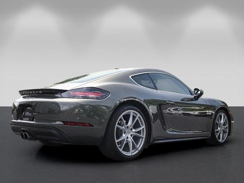 Aventurine Green Metallic 2025 Porsche 718 Cayman