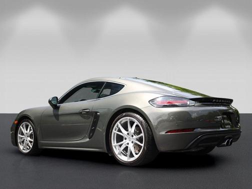 Aventurine Green Metallic 2025 Porsche 718 Cayman