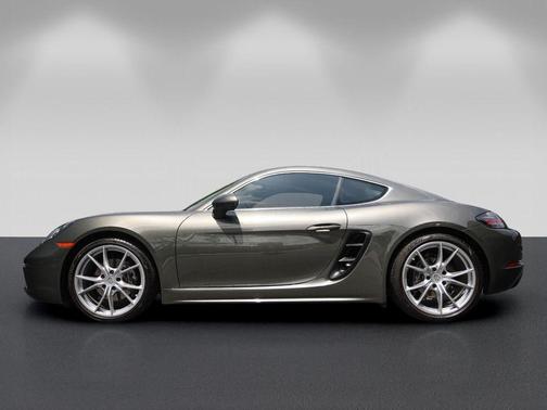 Aventurine Green Metallic 2025 Porsche 718 Cayman