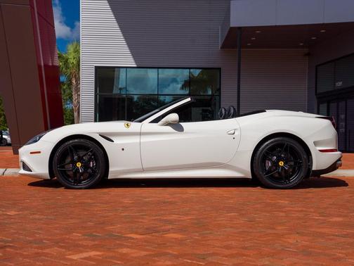 White 2015 Ferrari California T