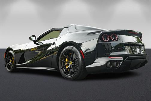2023 Ferrari 812 GTS Base