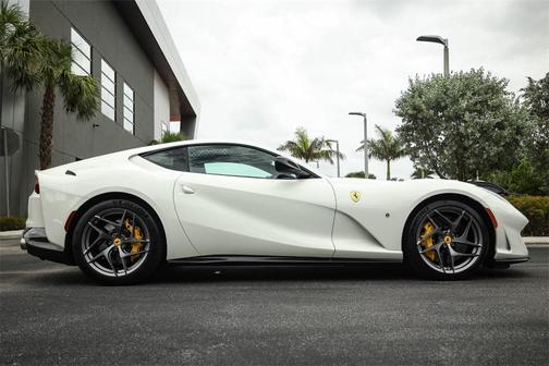 2019 Ferrari 812 Superfast Base