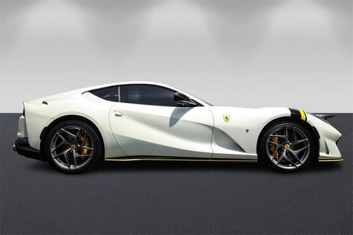 2019 Ferrari 812 Superfast Base