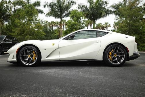 2019 Ferrari 812 Superfast Base