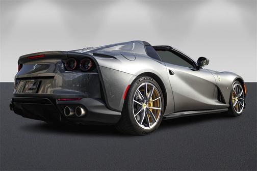 2022 Ferrari 812 GTS 