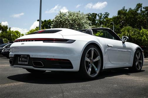 2022 Porsche 911 Carrera