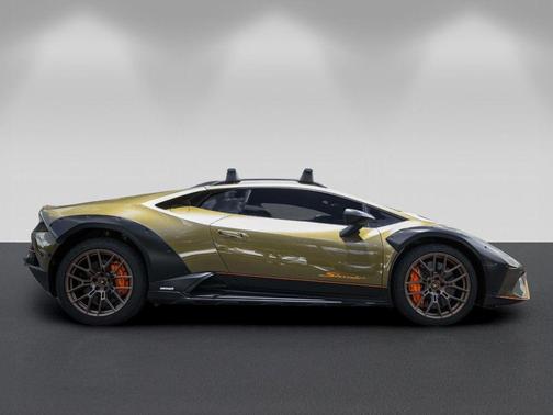 Verde 2024 Lamborghini Huracan Sterrato