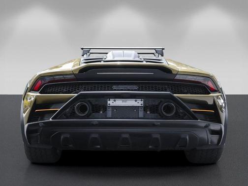 Verde 2024 Lamborghini Huracan Sterrato